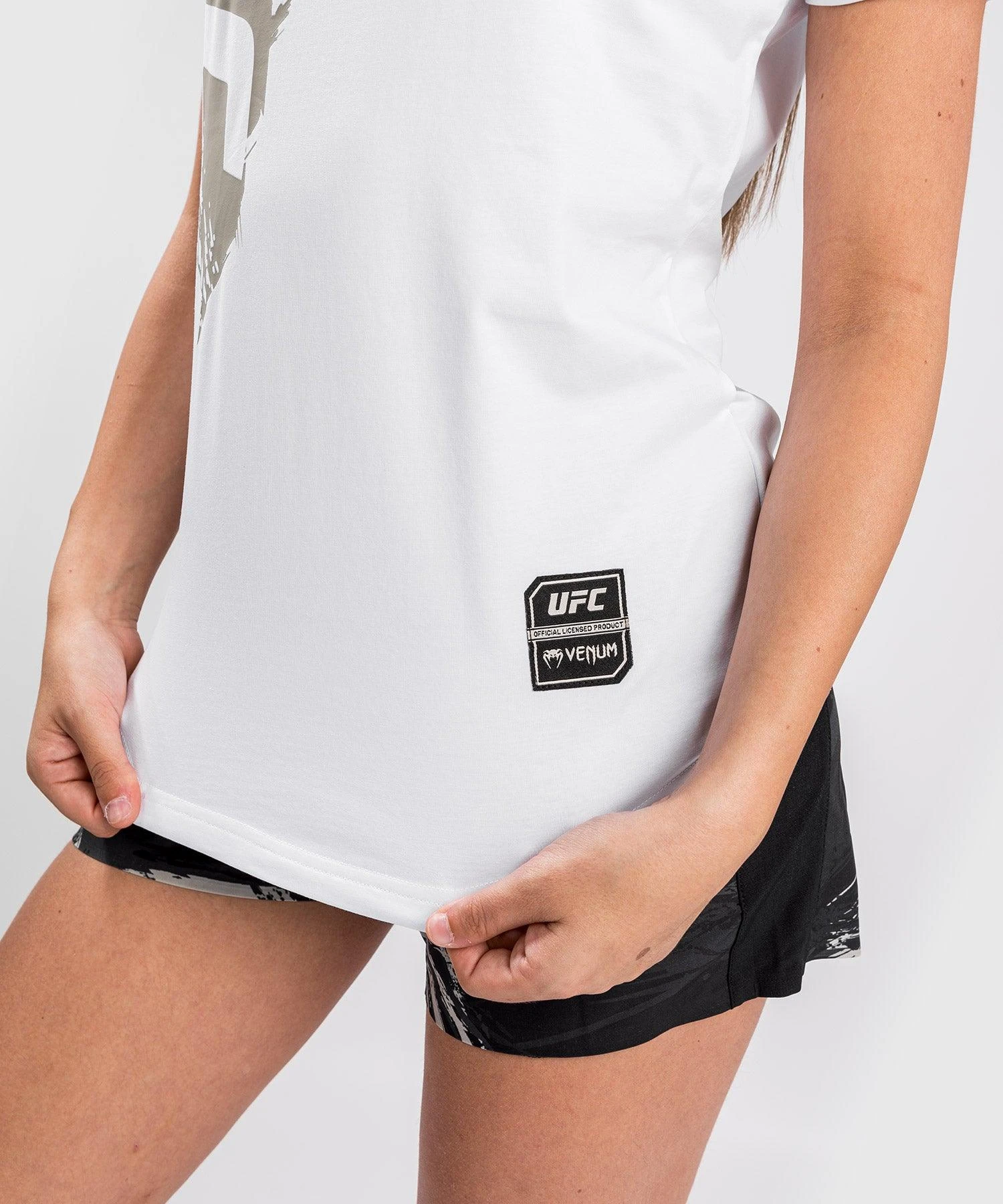 UFC Venum Authentic Fight Week Women's 2.0 Short Sleeve T-Shirt - White - Image 7