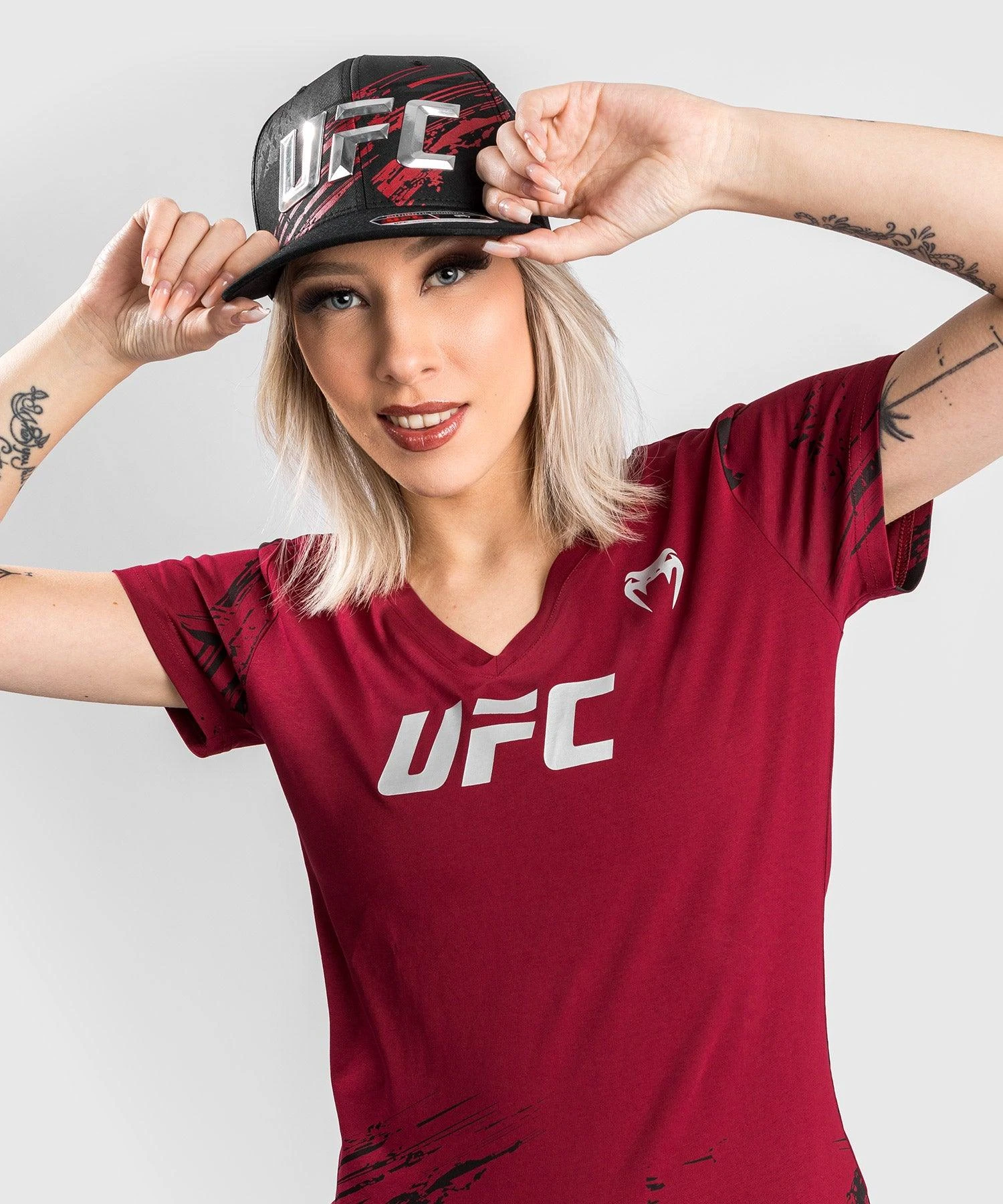 UFC Venum Authentic Fight Week Women's 2.0 Short Sleeve T-Shirt - Red - Image 5
