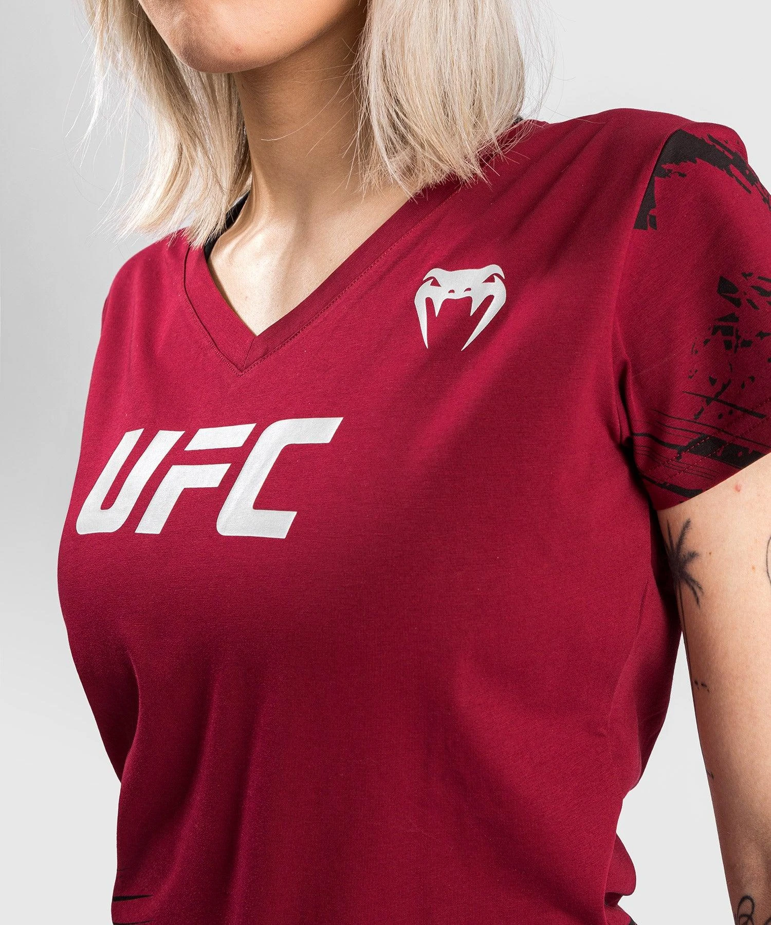 UFC Venum Authentic Fight Week Women's 2.0 Short Sleeve T-Shirt - Red - Image 7
