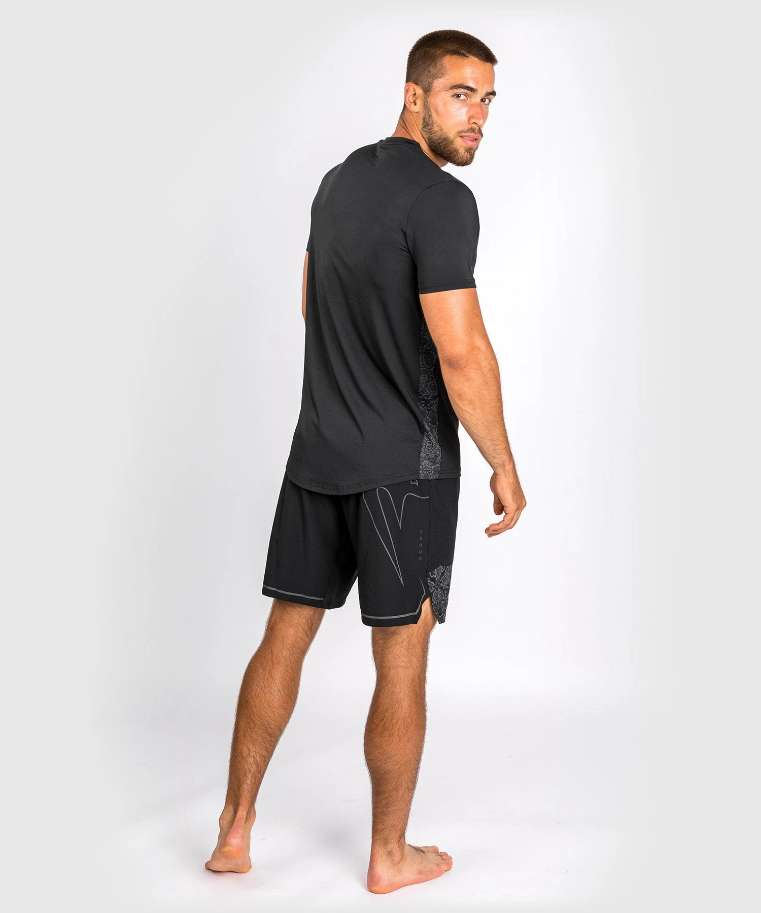 Venum Classic Evo Dry Tech T-Shirt - Black/Black Reflective - Image 4