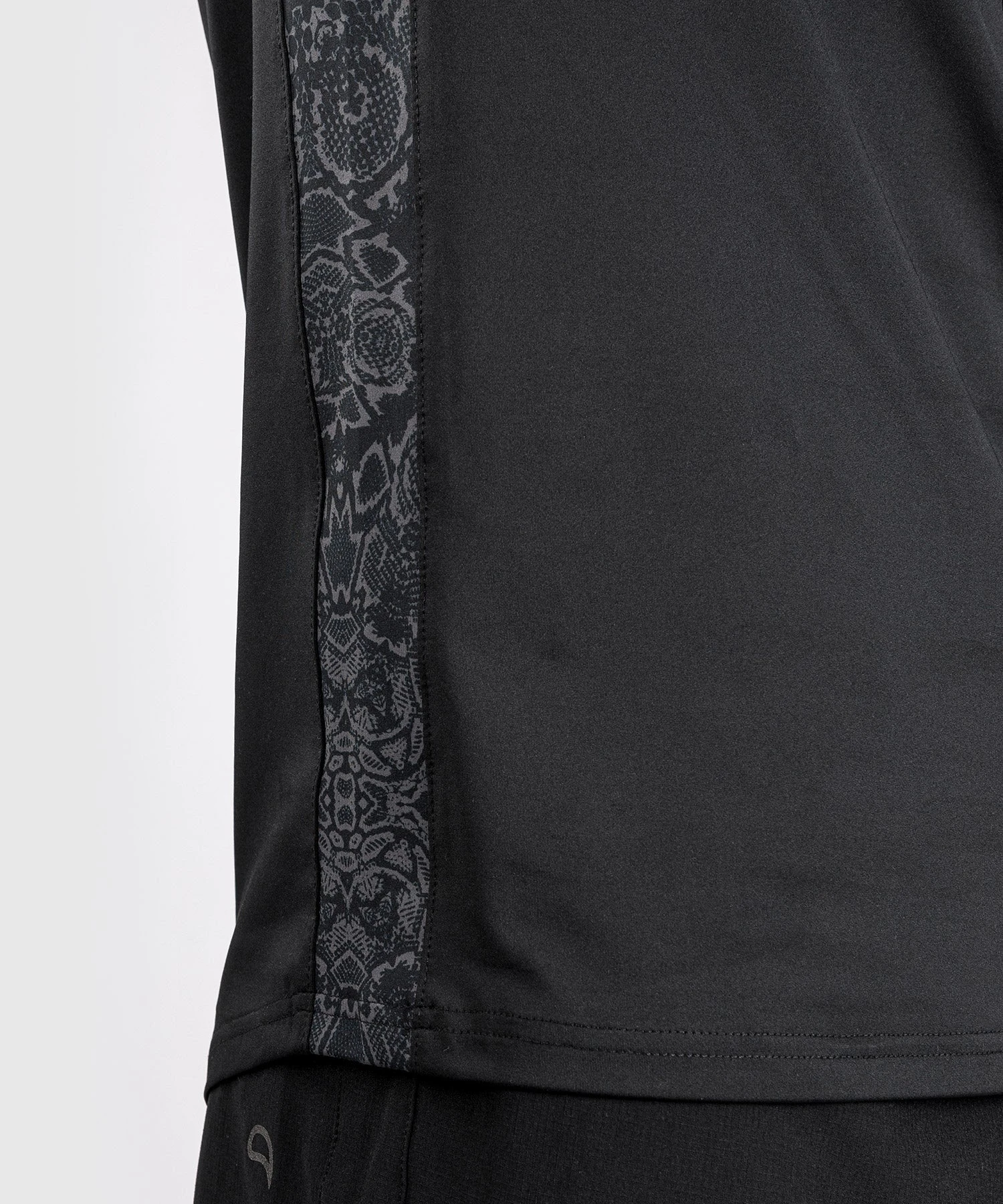 Venum Classic Evo Dry Tech T-Shirt - Black/Black Reflective - Image 7