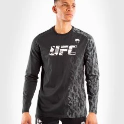 UFC Venum Authentic Fight Week Men's Long Sleeve T-shirt - Black