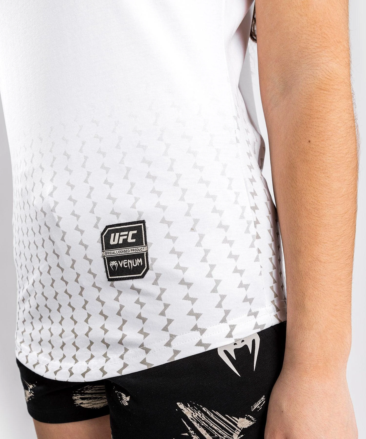 UFC Venum Authentic Fight Week Women's 2.0 Short Sleeve T-Shirt - White - Image 9
